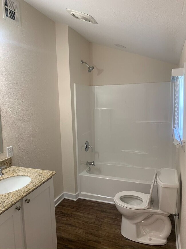 Building Photo - 2 Bedroom House in Port Allen