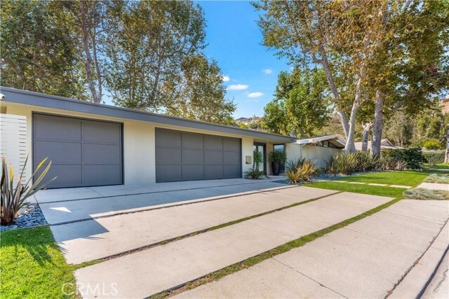 Building Photo - 6225 Frondosa Dr