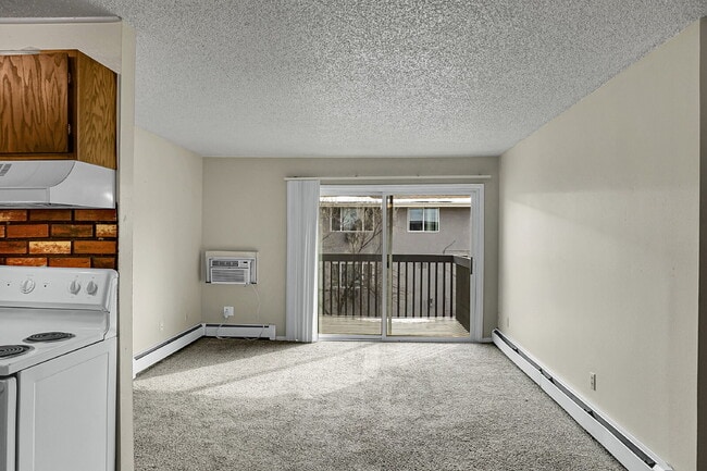 Building Photo - $1,320.95- 2 Bed, 1 Bath Apartment in Co Springs with Pool and Clubhouse Access!