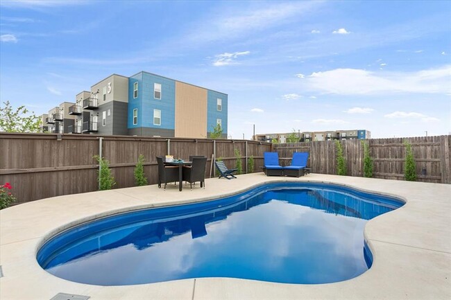 Building Photo - 5001 Black Onyx Dr