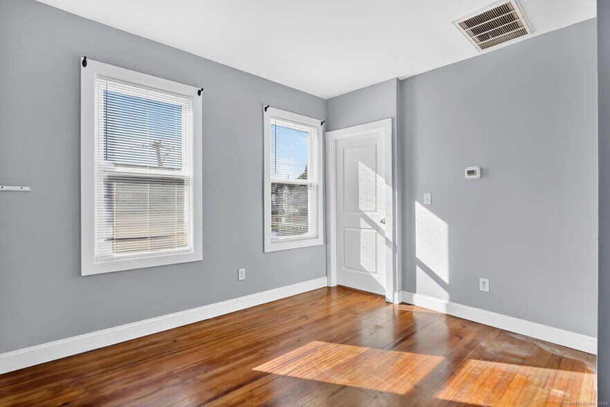 Building Photo - 14 Belden St