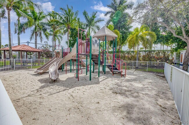 Building Photo - 1107 Big Torch St