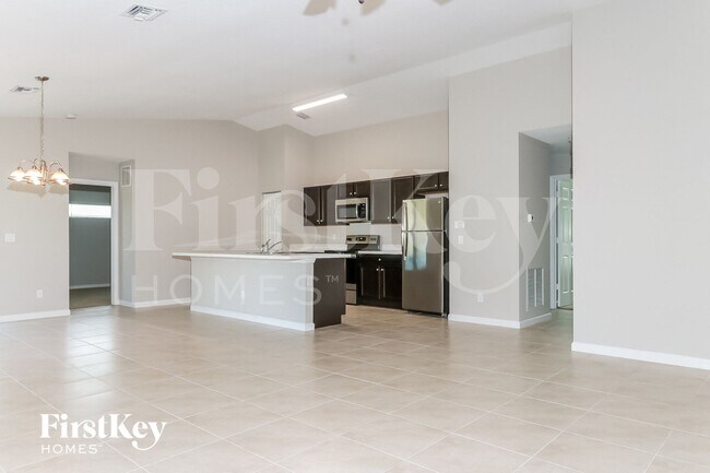 Building Photo - 1158 SW Eleuthera Ave