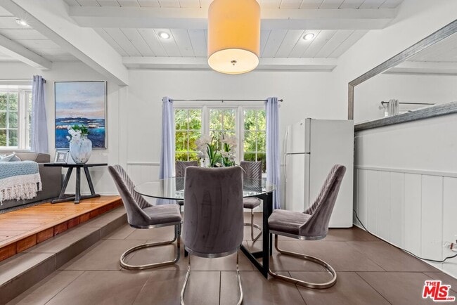 Building Photo - 23057 Sylvan St