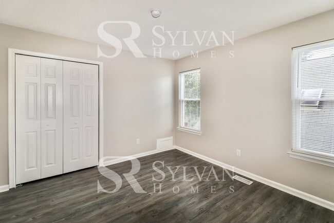 Building Photo - Prepare to fall in love with this 3 bedroom, 2.5 bathroom home