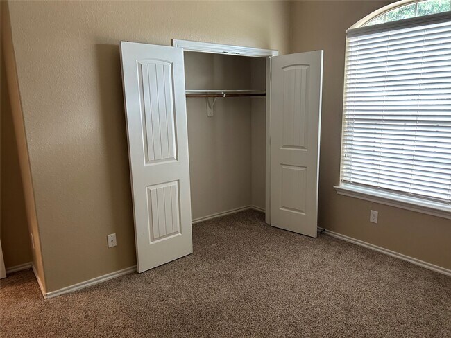 Building Photo - 25111 Country Gate Dr