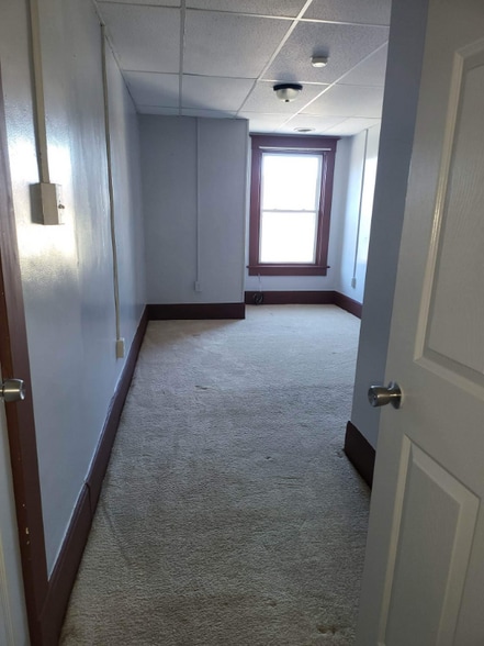 Building Photo - 101 E 2nd Ave