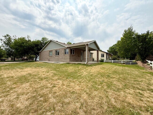 Building Photo - Ranch Style Home Located on Dead-End Street, Easy Access to I-25