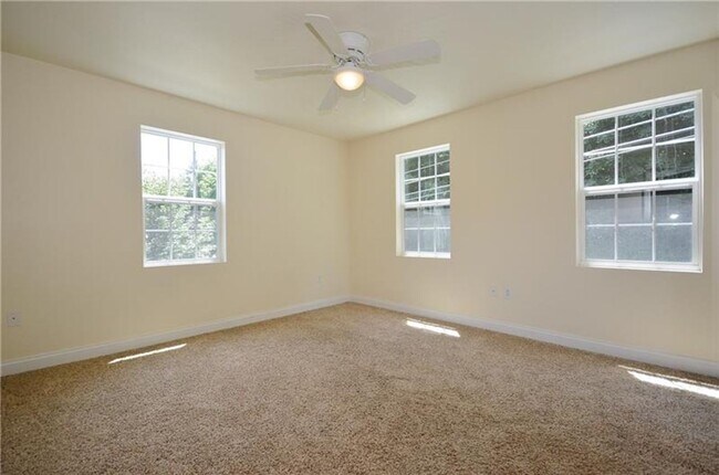 Building Photo - Adorable 2 Bed, 1 Bath Home in South Fayette - Covered Porches, Large Yard - Available as early a...