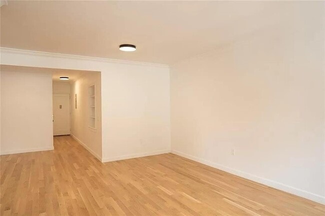 Building Photo - 811 Cortelyou Rd