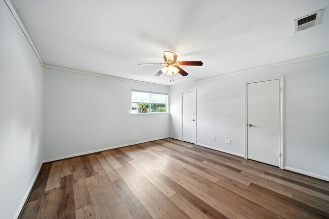 Building Photo - 10333 Longmont Dr