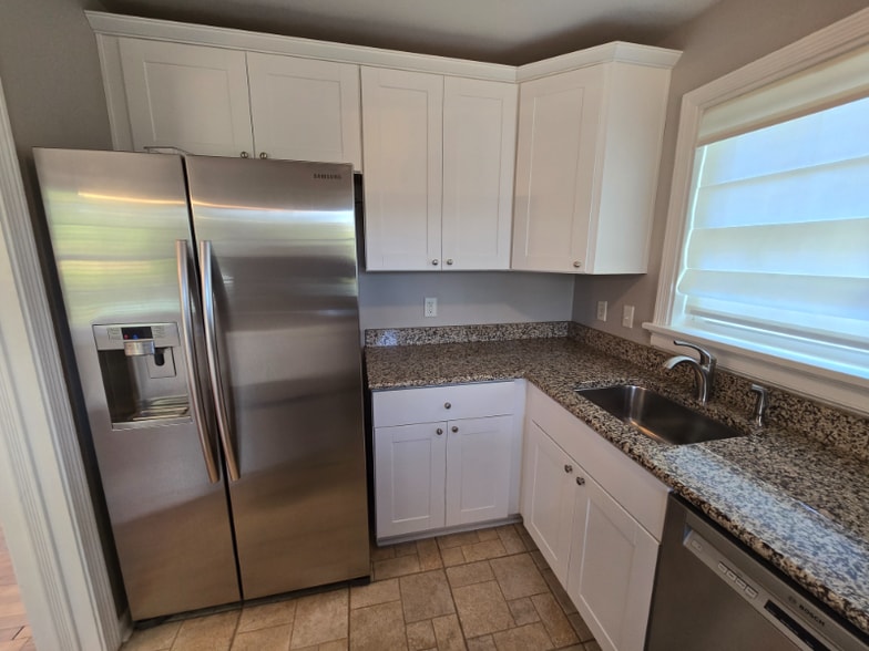 Building Photo - 8410 Holly Hill Rd