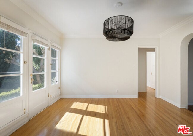 Building Photo - 8664 W Olympic Blvd