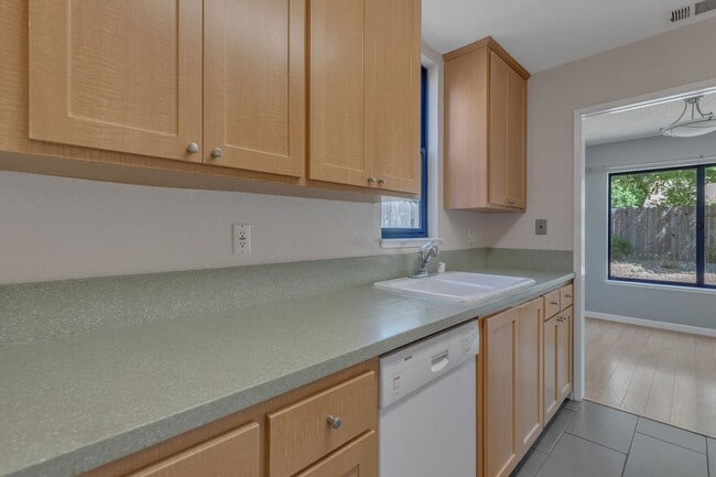 Building Photo - 115 Guaymas Pl