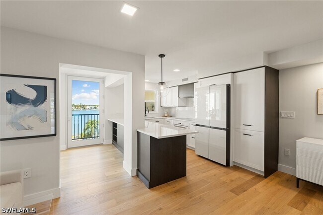 Building Photo - 3500 Gulf Shore Blvd N