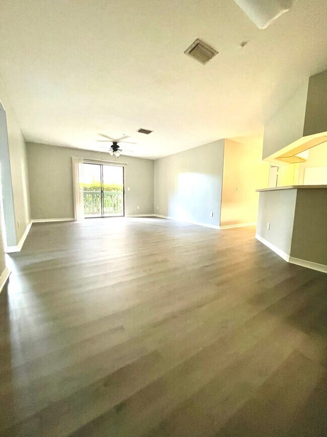 Building Photo - Beautiful Remodeled Condo for Rent