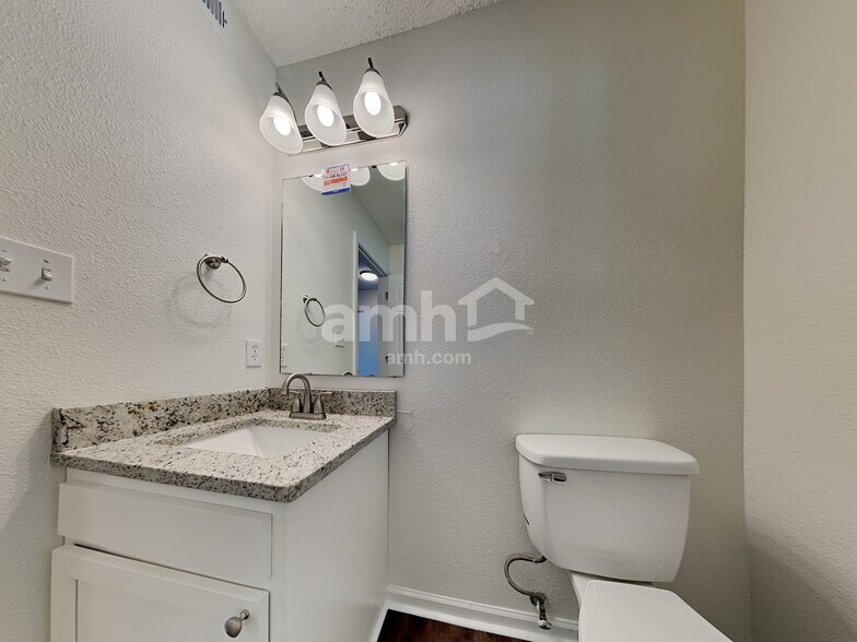 Building Photo - 7140 Kimble Dr