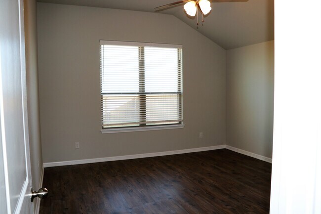Building Photo - 1113 Aurora Grv Bnd