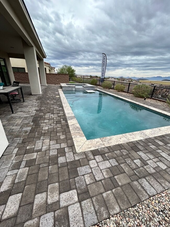 Building Photo - Beautiful Furnished Pool Home!