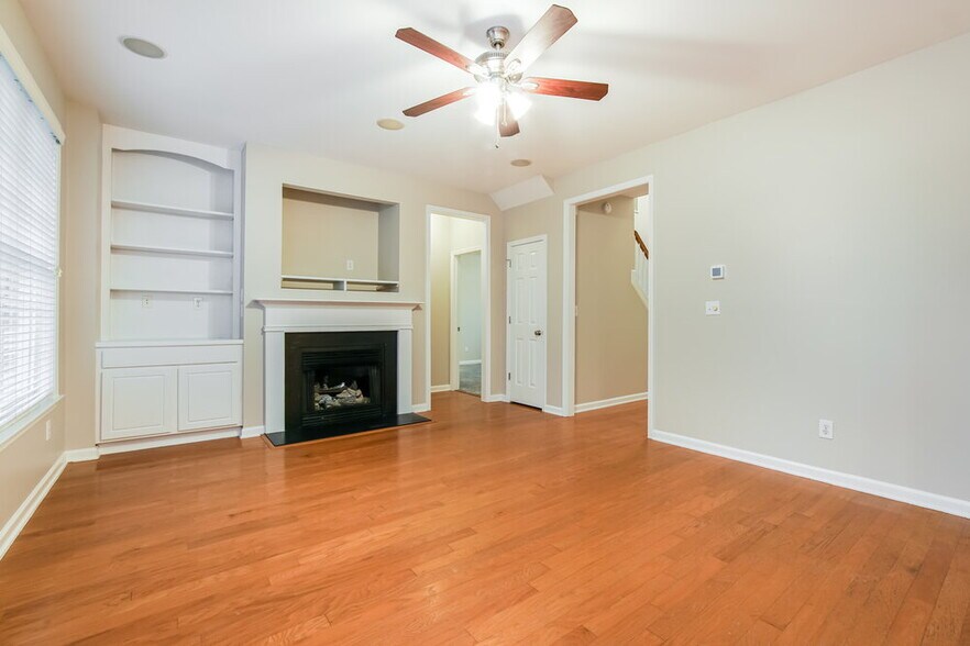 Building Photo - 125 Pearson Place