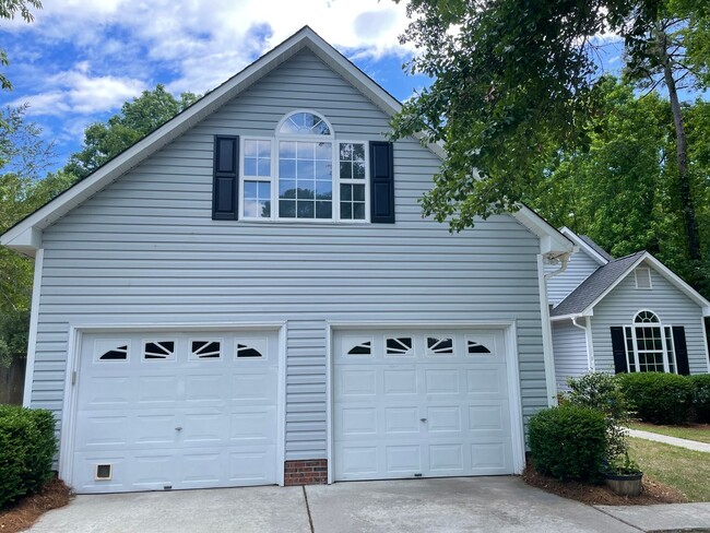 Building Photo - Lovely 4-Bedroom Home on Over Half an Acre!