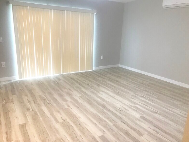 Building Photo - 7880 Laurelridge Rd