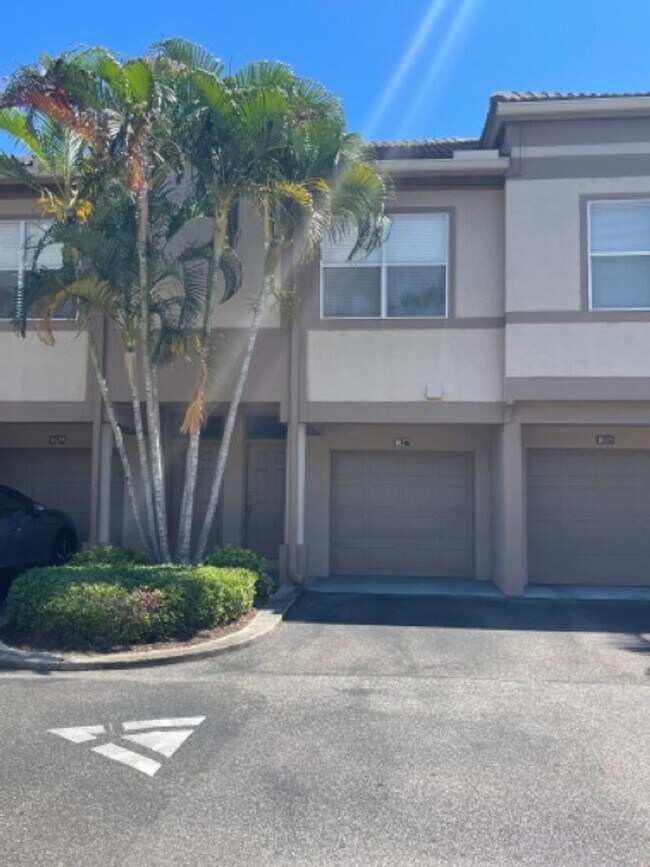 Building Photo - Beautiful Townhouse in Downtown Tampa