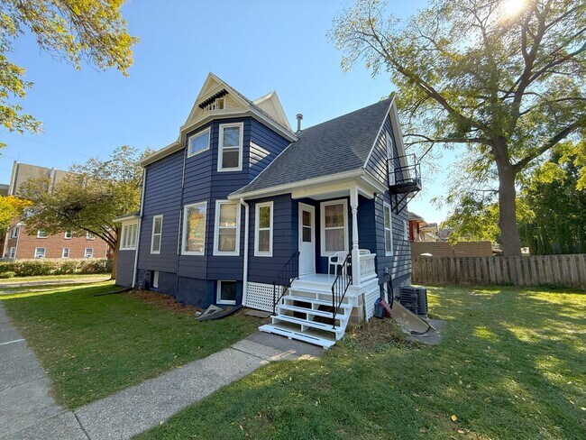 Building Photo - 116 Lathrop St