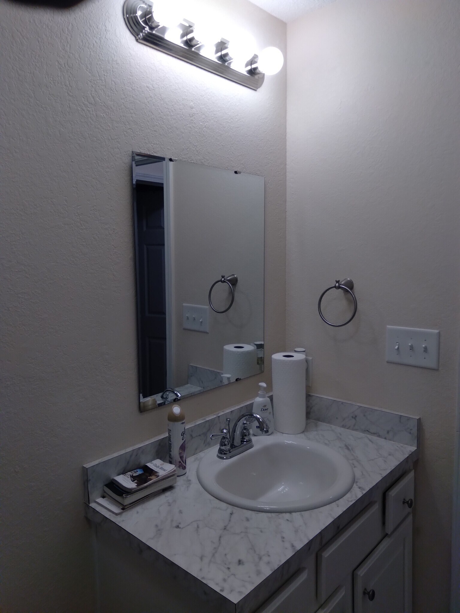 Guest Bathroom - 109 Smith St