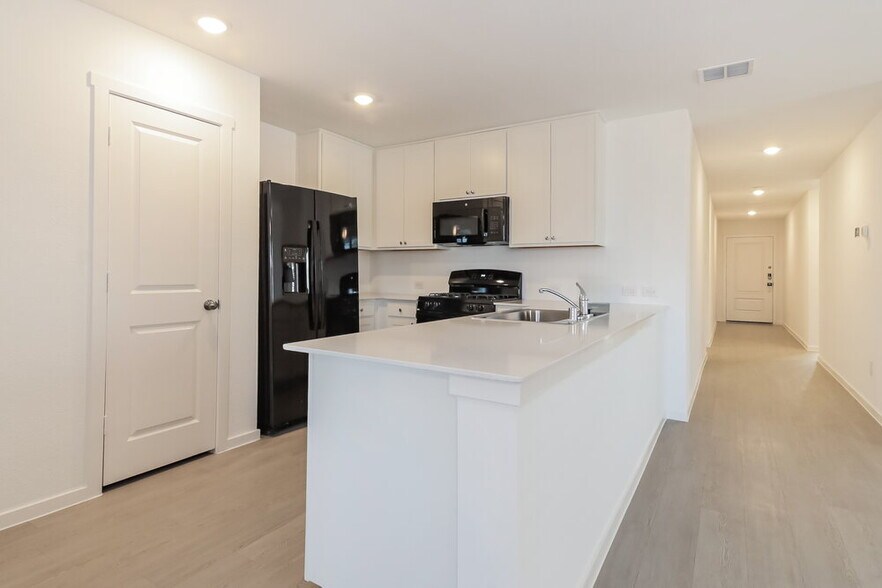 Building Photo - 1809 Javelina St