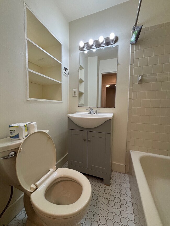 Building Photo - 69 Myrtle St