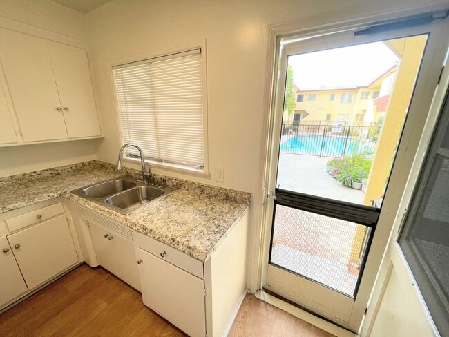 Building Photo - Cute Leimert Park 1bd/1ba unit with parkin...
