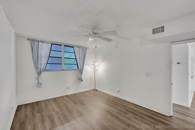 Building Photo - 9470 Poinciana Pl