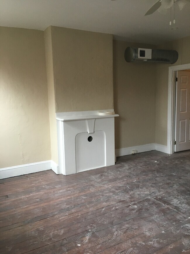 Building Photo - 4015 Lancaster Ave