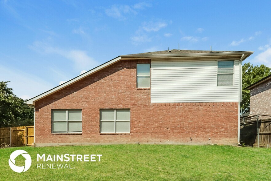 Building Photo - 4602 Lee Hutson Ln