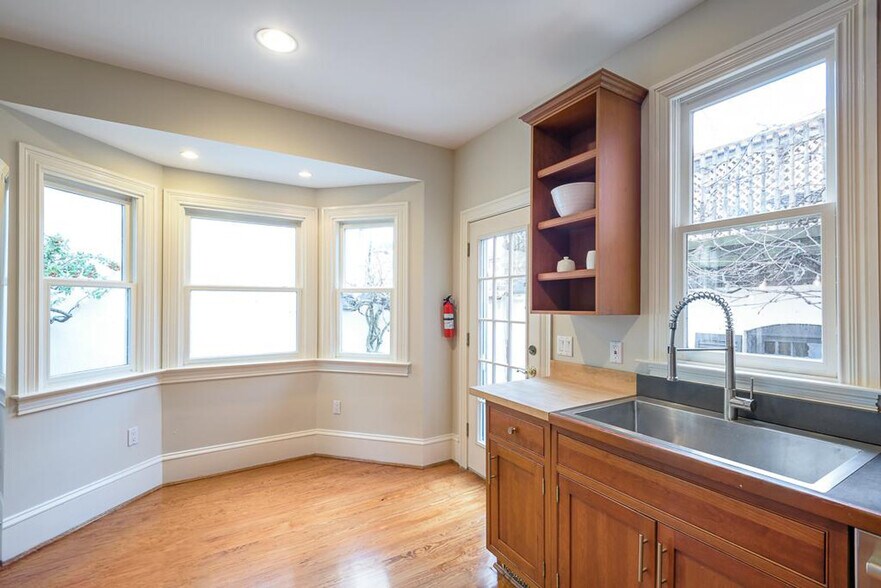 Building Photo - 27 3rd St NE