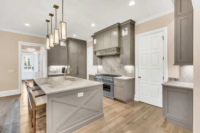 Building Photo - Franklin Gem Walking Distance to Downtown!