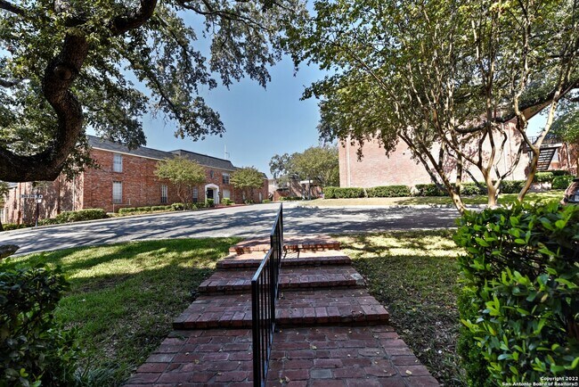 Building Photo - 7500 Callaghan Rd