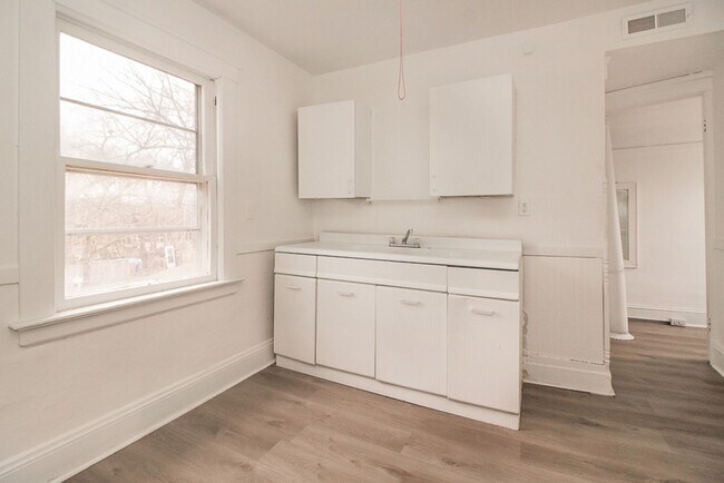 Building Photo - 7415 Elton Ave