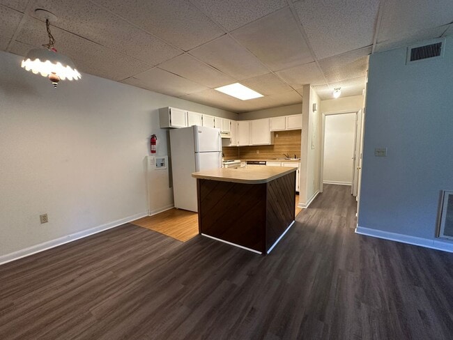 Building Photo - 1 Bedroom / 1  Bath Townhome Kingsport TN