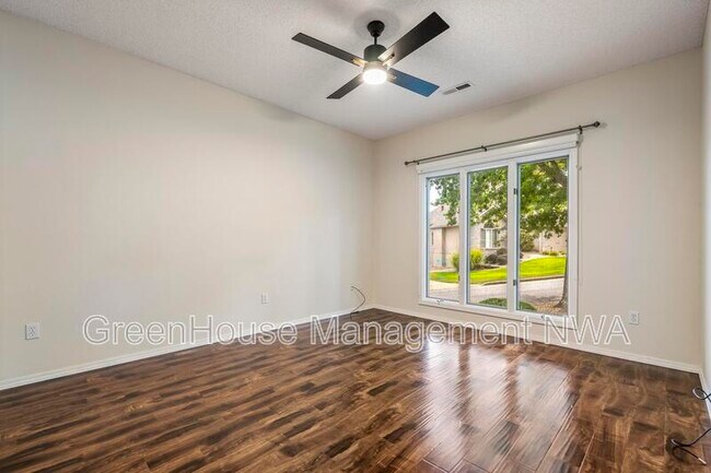 Building Photo - 5 Tanyard Ln