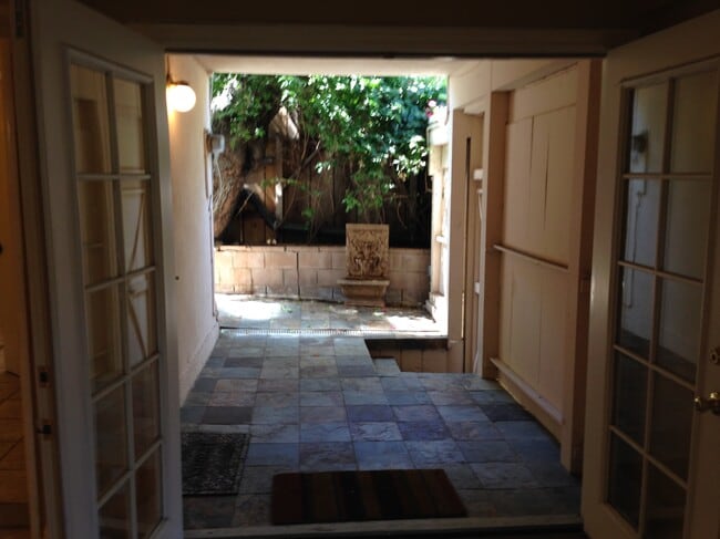 Side Patio - 1815 N Beverly Glen Blvd