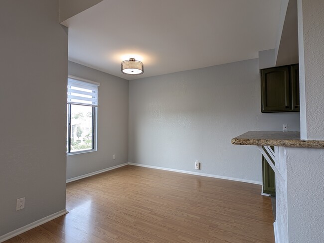 Dining area - 5530 Thornburn St