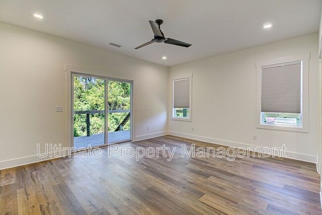 Building Photo - 213 Myrtle Ave