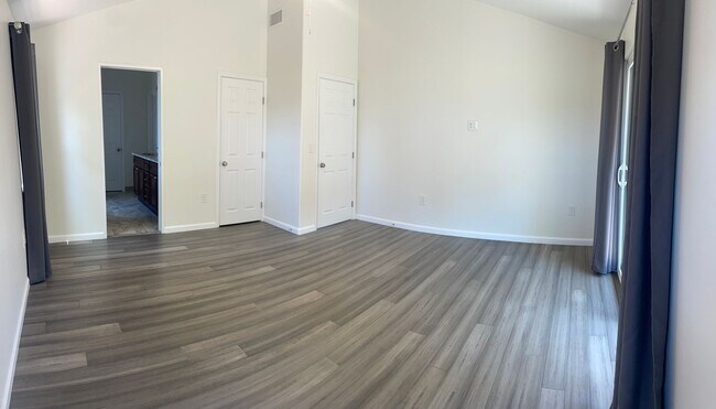 Building Photo - Move in Special!! Beautiful 4 bed/4.5 bath...