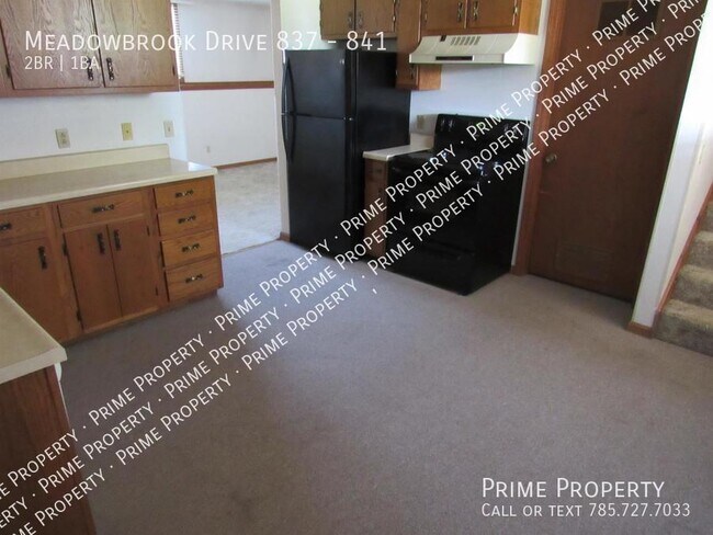 Building Photo - Meadowbrook Drive 837-841