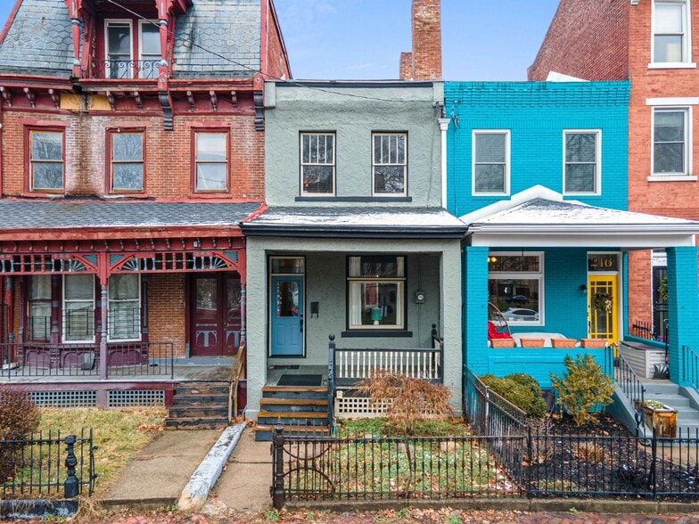 Building Photo - 218 W North Ave