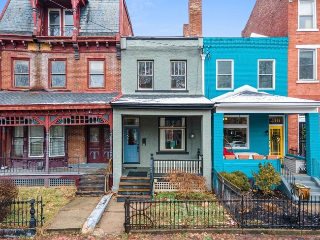 Building Photo - 218 W North Ave