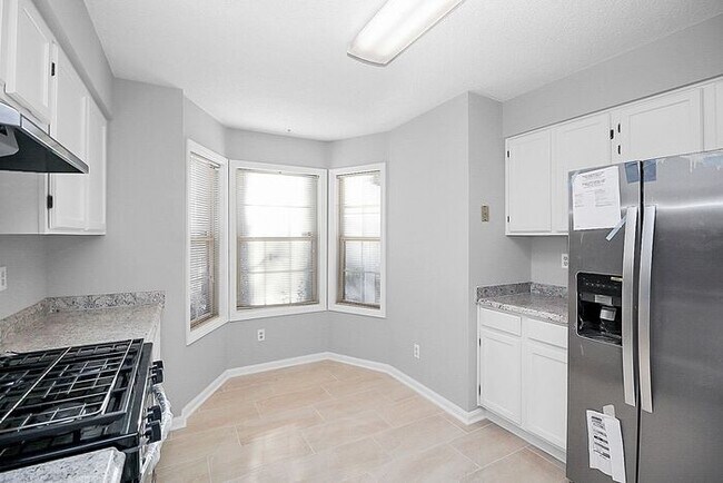 Building Photo - Updated First Floor 2BD/2BA Condo in Forest Ridge!