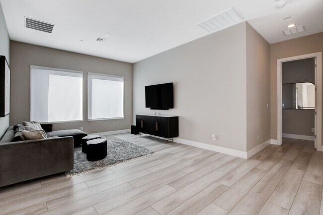 Building Photo - Mesa Ridge Luxury Oasis Feathertop